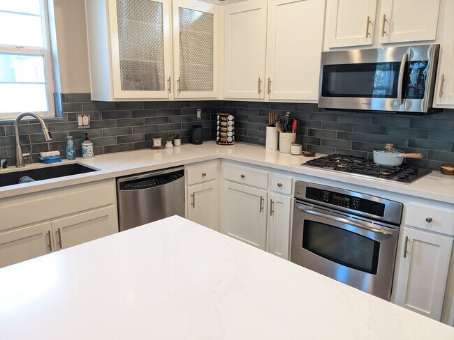 Gourmet Kitchen - 16918 Vasquez Way