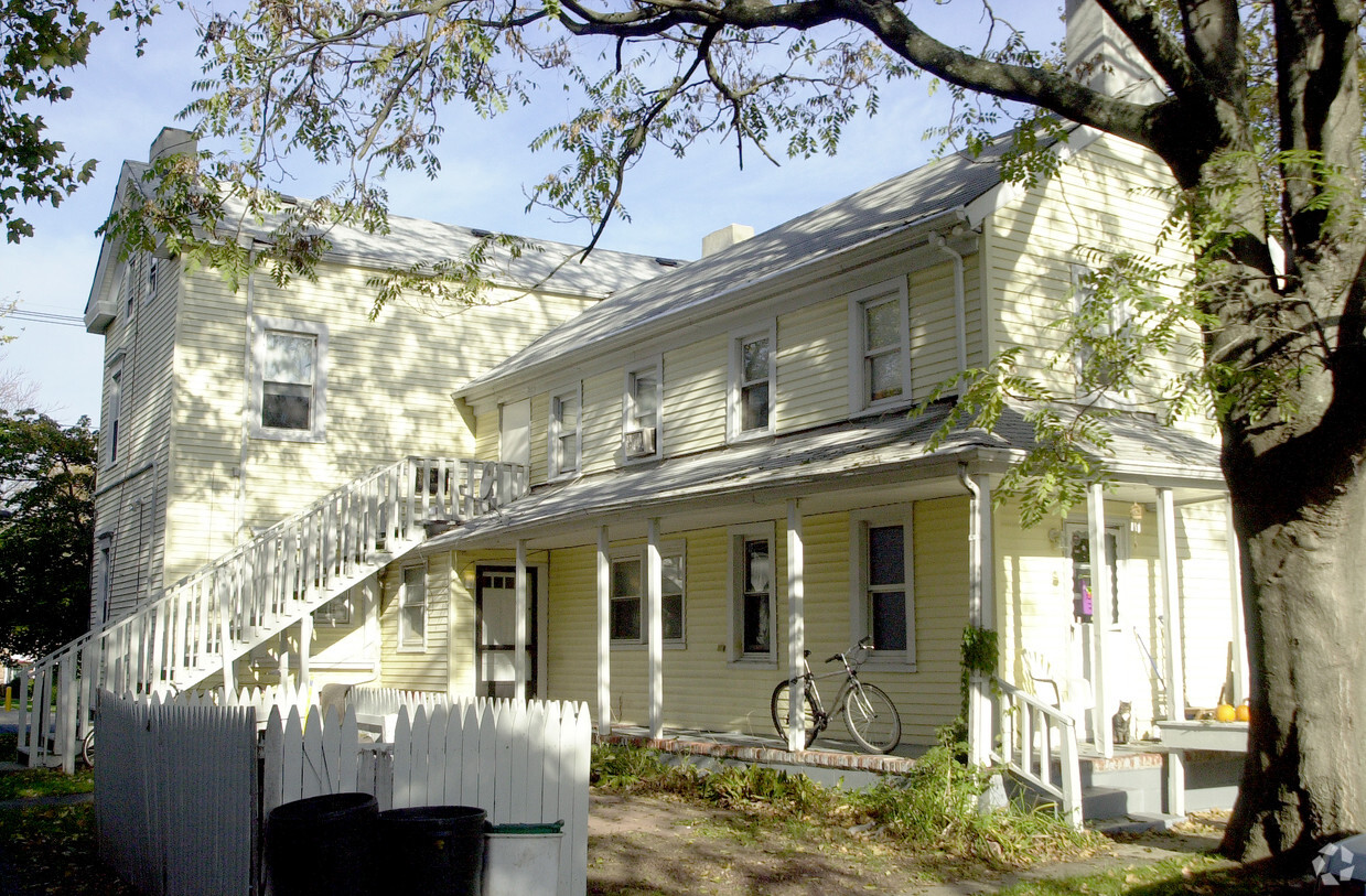 Building Photo - 185 Main St