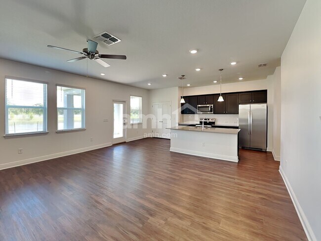 Foto del edificio - 14616 Cedar Mill Drive