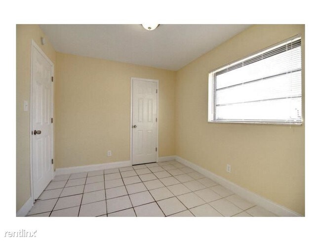 Foto del edificio - 3520 NW 18th Pl