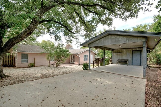 Building Photo - 2707 East Side Dr