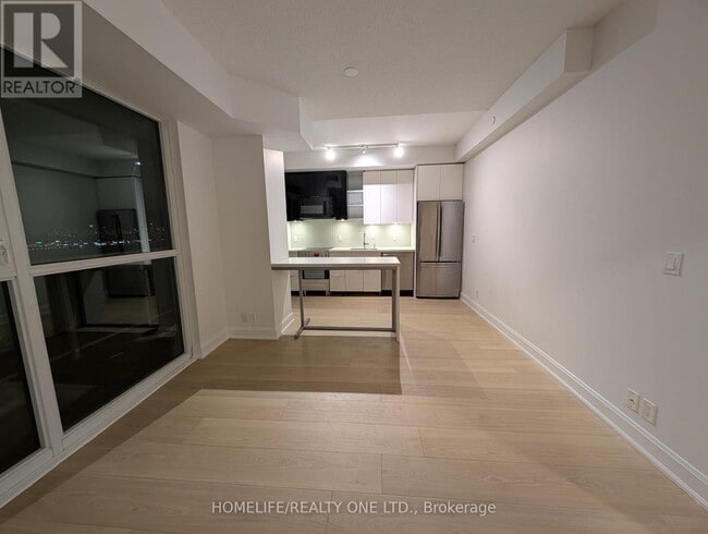 Building Photo - 33 Shore Breeze Dr