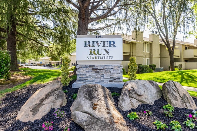 2BR, 2BA - 1002SF entrance - River Run Apartments