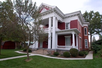 Building Photo - 317 S 5th St