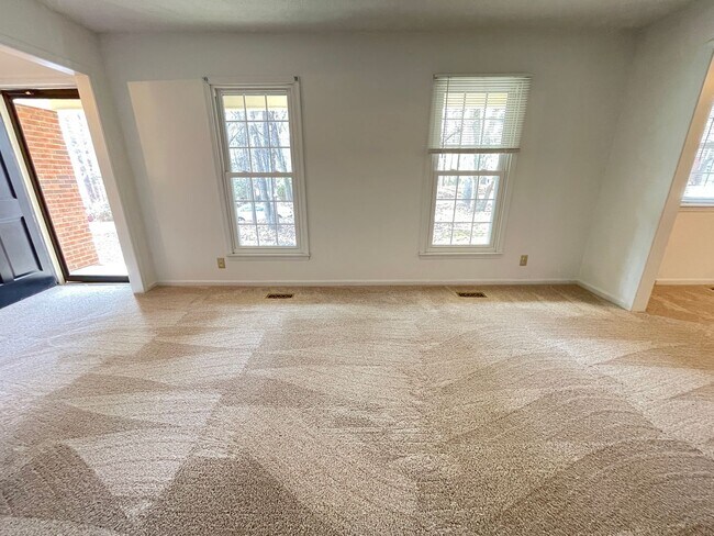 Foto del edificio - Lovely 3br 2ba home in quiet Chapel Hill neighborhood, walking distance to McDougle Elementary!