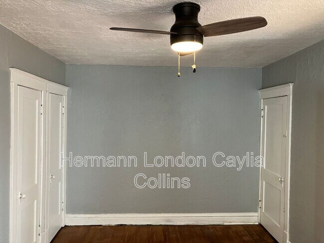 Foto del edificio - 3753-3755 Dunnica Avenue