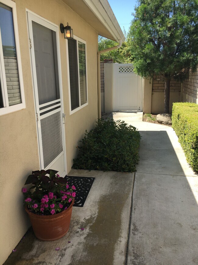 Building Photo - 645 S Laurinda Ln