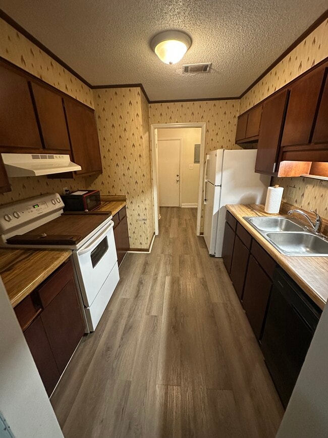 Building Photo - 104 Samarya Ln