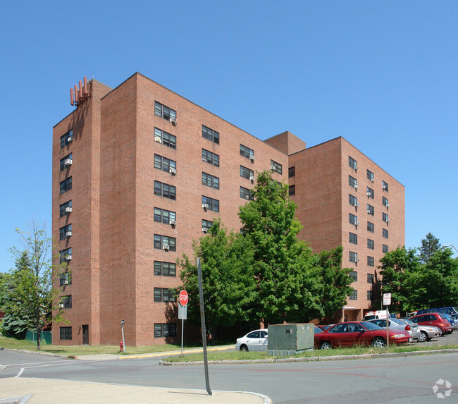 Foto del edificio - Hudson Shores Plaza