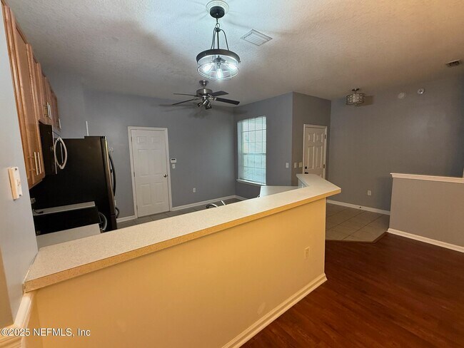 Building Photo - 9744 Summer Grove Way W