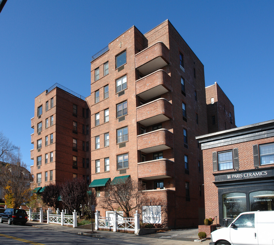 Building Photo - Winthrop House