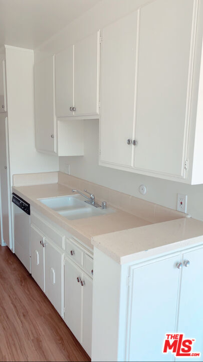 Foto del edificio - 11081 Rose Ave