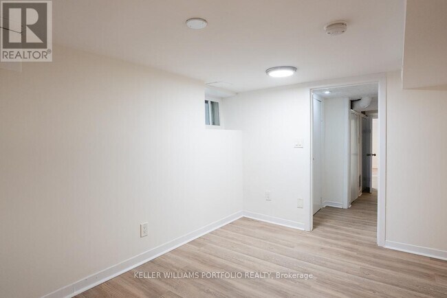 Photo du bâtiment - 821 Gladstone Ave