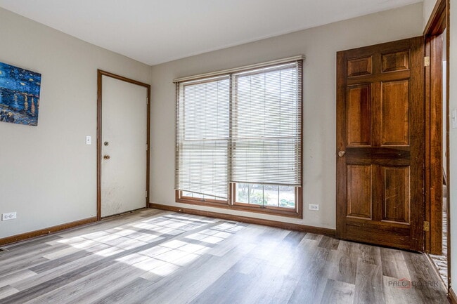 Building Photo - 851 Sutton Ct