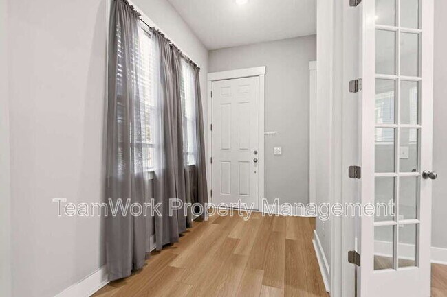 Foto del edificio - 553 Sound Dr