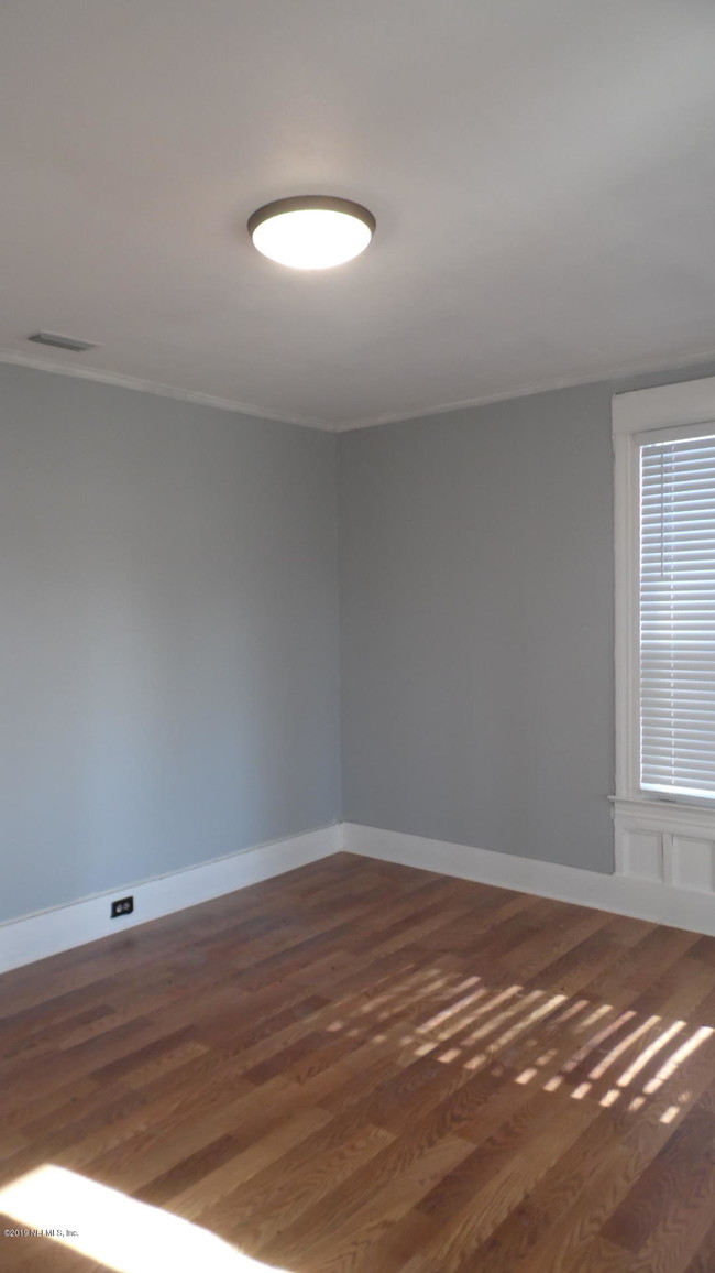 Building Photo - 1709 W 45th St