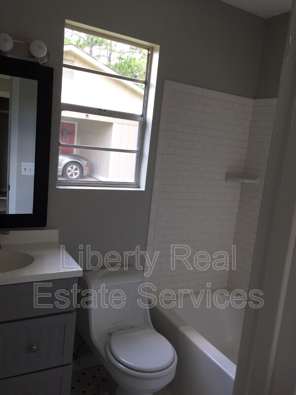 Foto del edificio - 638 Fleming Rd