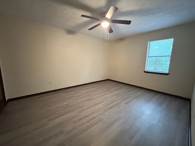 Photo - 125/127 Alden Ct Apartment