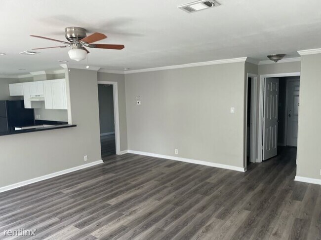 Building Photo - 6810 Covington Dr