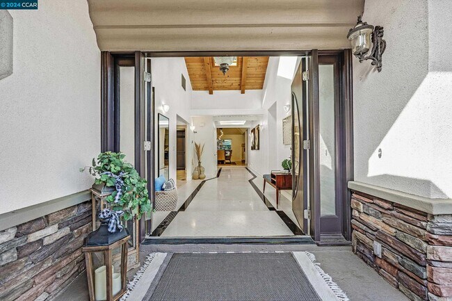 Foto del edificio - 215 Montair Dr