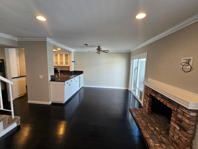 Foto del edificio - Beautiful Cherry Wood Comm: 3 Bedroom 3 Ba...