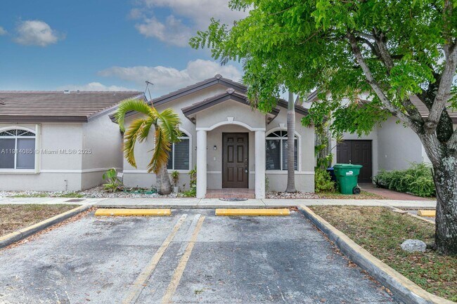 Foto del edificio - 8640 NW 188th Terrace