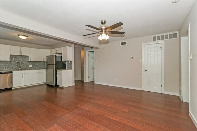 Foto del edificio - 7202 Twin Crest Dr