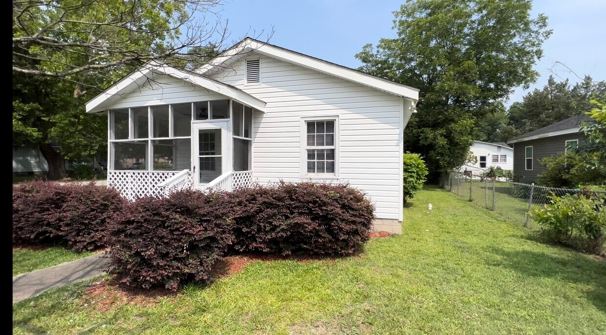 Front Of Home - 1010 Lynch St
