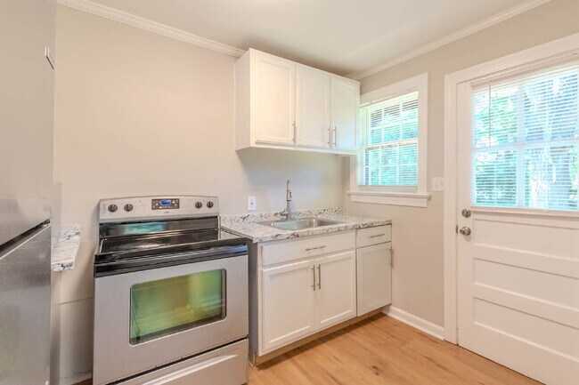 Foto del edificio - Fantastic 2 Bed, 1 Bath. Walk to MTSU! Uti...