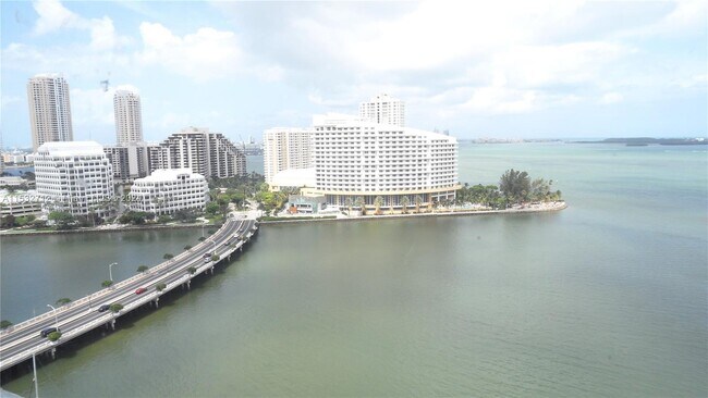 Building Photo - 905 Brickell Bay Dr
