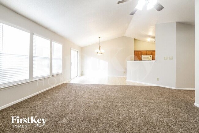 Foto del edificio - 744 Thornwood Ln