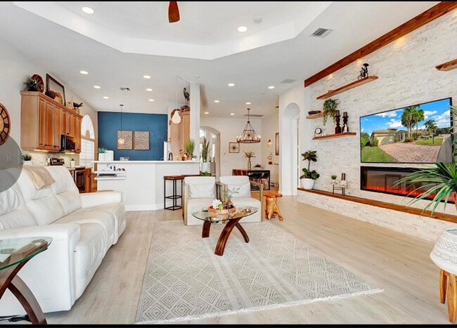 Building Photo - 8163 Alberti Dr