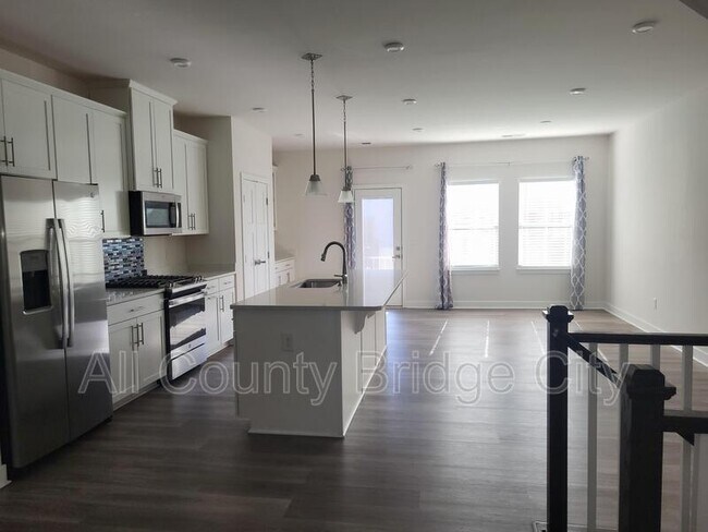 Foto del edificio - 126 Rollins Ave