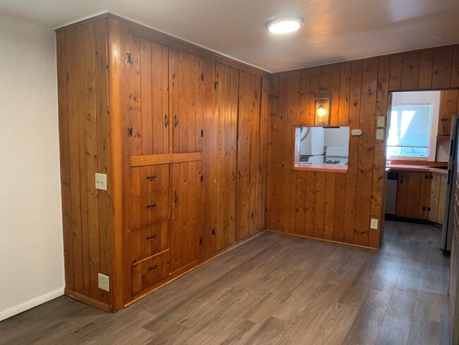 Building Photo - STUDENTS WELCOME! Cozy 1-Bedroom Bungalow w/ Garden and Detached Studio