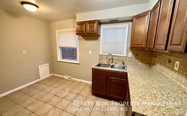 Foto del edificio - 16409 Clearview Ave