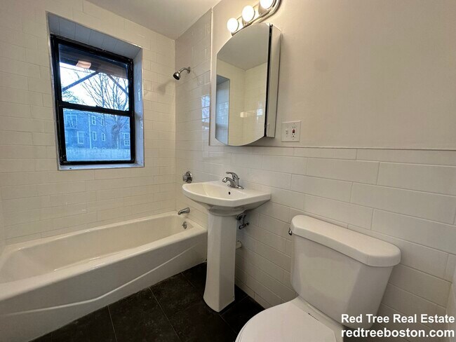 Building Photo - 27 Egremont Rd