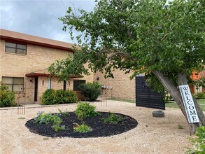 Building Photo - 3308 N 25 1/2 St