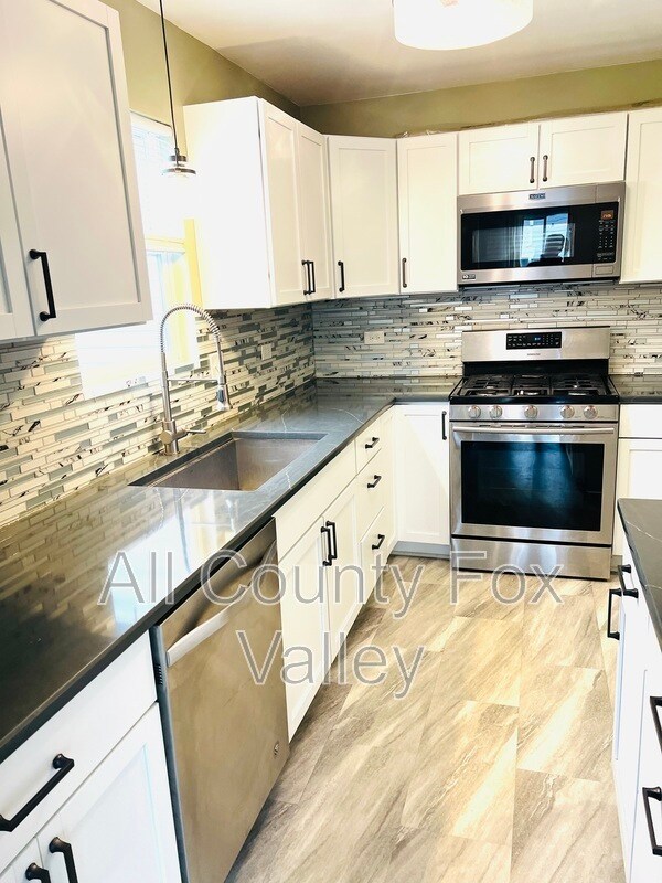 Foto del edificio - 7160 Center Ave