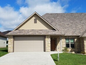 Building Photo - 317-317 Pebblestone Ln