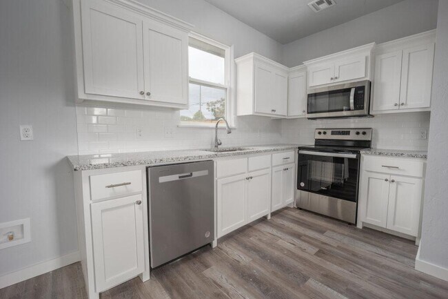 Building Photo - 201 S 11th St