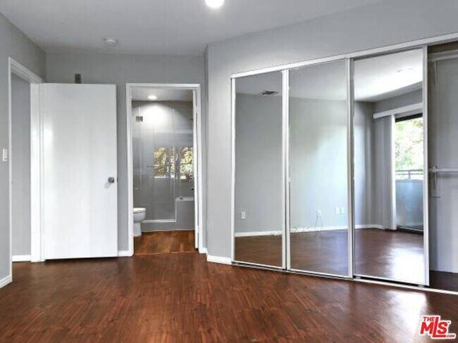 Foto del edificio - 700 W 3rd St