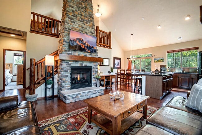 Building Photo - 108 Deer Track Ct