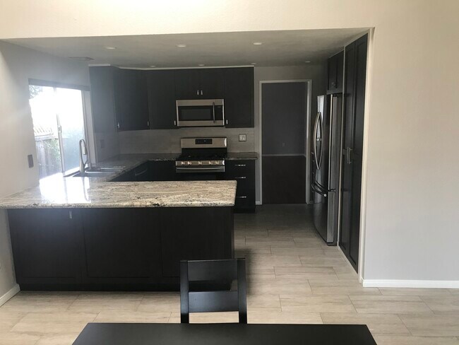 Foto del edificio - 2635 Holderness Ln