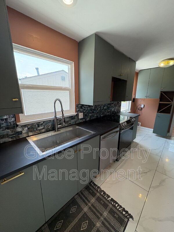 Foto del edificio - 2240 S Clermont St