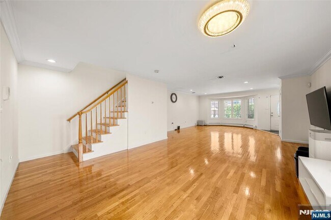Foto del edificio - 227 E Columbia Ave