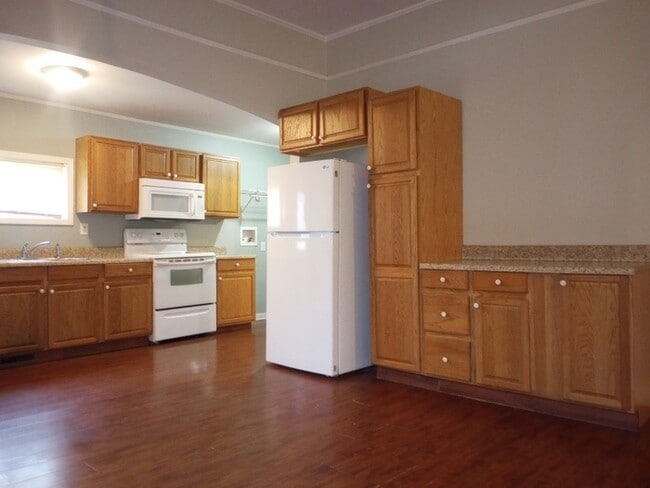 Building Photo - 296 Werts St