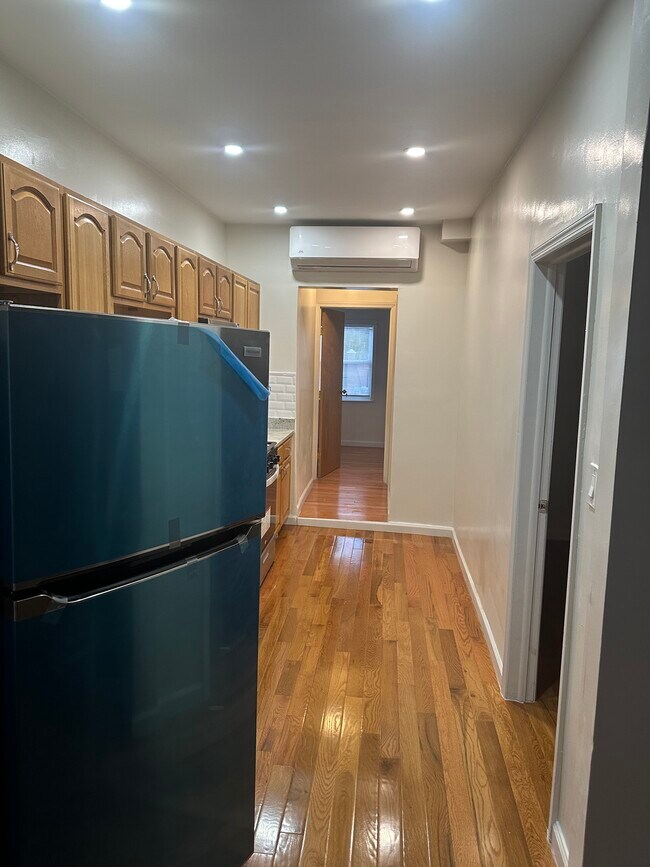 kitchen - 2806 Snyder Ave