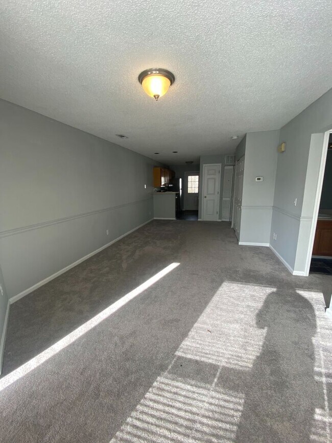 Foto del edificio - Beautiful 2 BED/ 2 BATH Condo in Archdale!