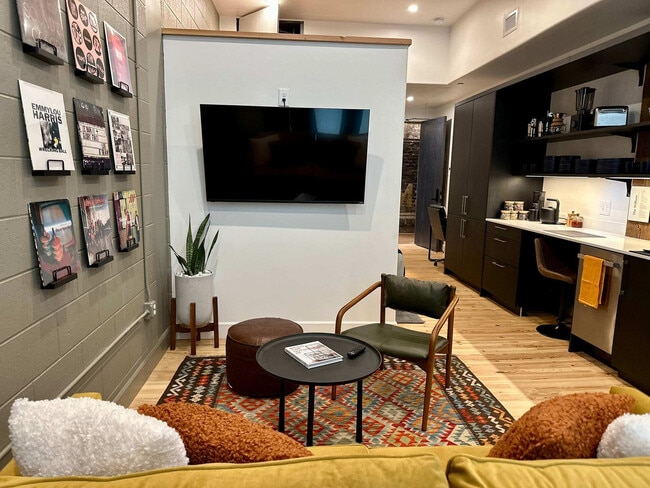 Building Photo - 1911 3rd Ave N