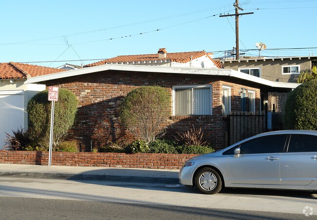 Building Photo - 1338 W Balboa Blvd